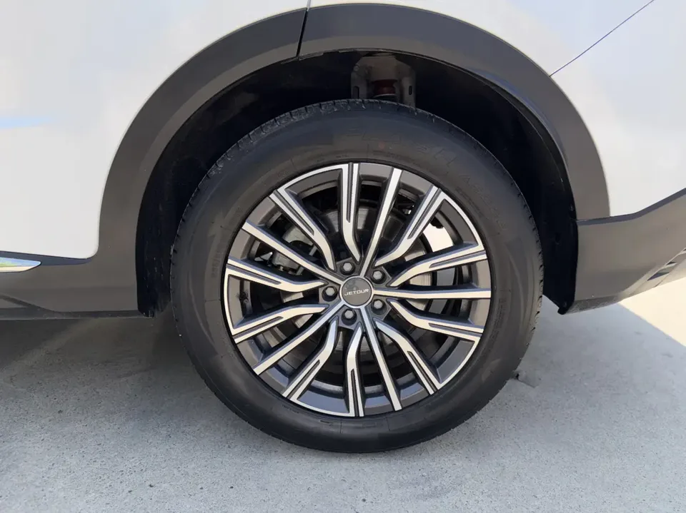 Jetour Jietu X70 PLUS Self-improvement Edition 1.5T DCT Self-improvement PRO 7 Seaters 2023 — миниатюра 3