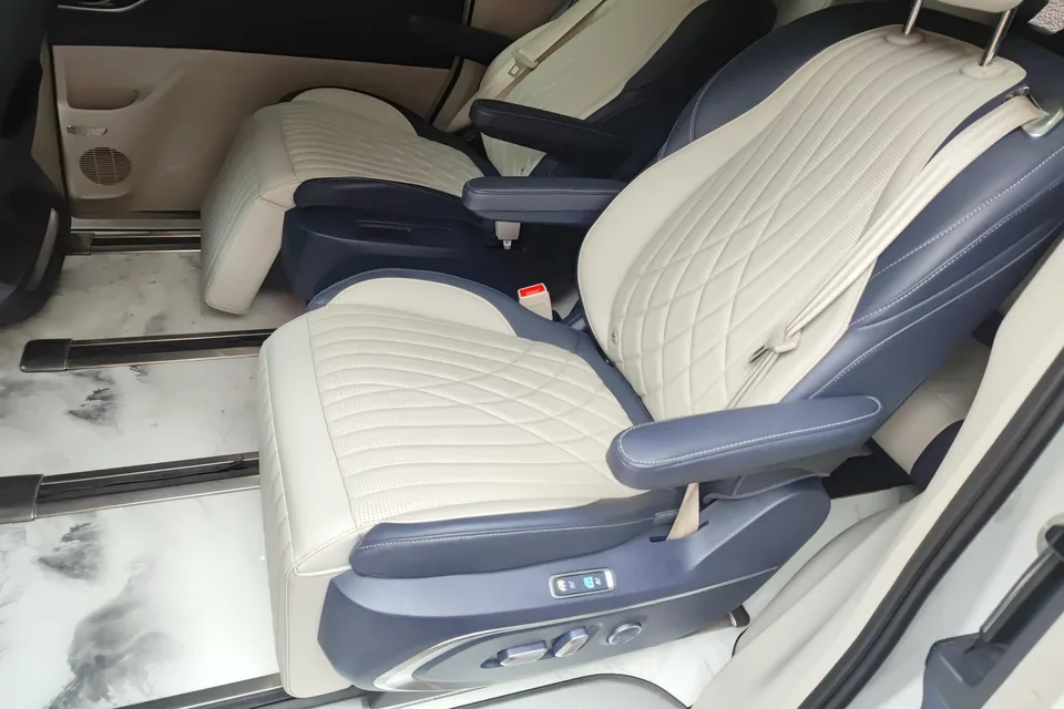 Datong Chase G90 2.0T Galaxy seven-seater version 2023 — миниатюра 4