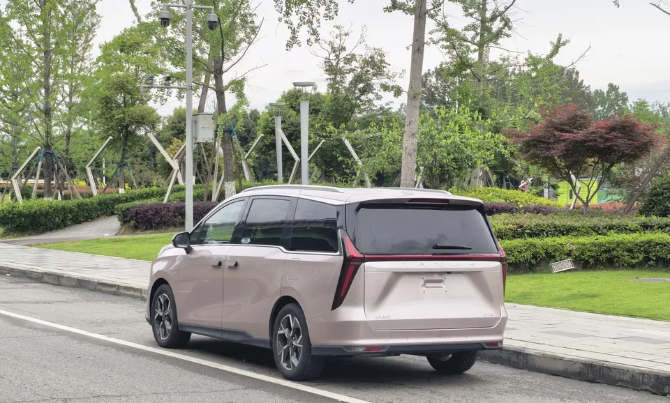 Datong Maxus G70 Maxus G70 2.0T Automatic Flagship Edition 7 Seaters 2024 — thumbnail 4