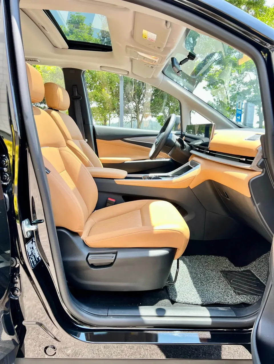 Datong Maxus G50 PHEV Pilot Edition 2025 — миниатюра 4