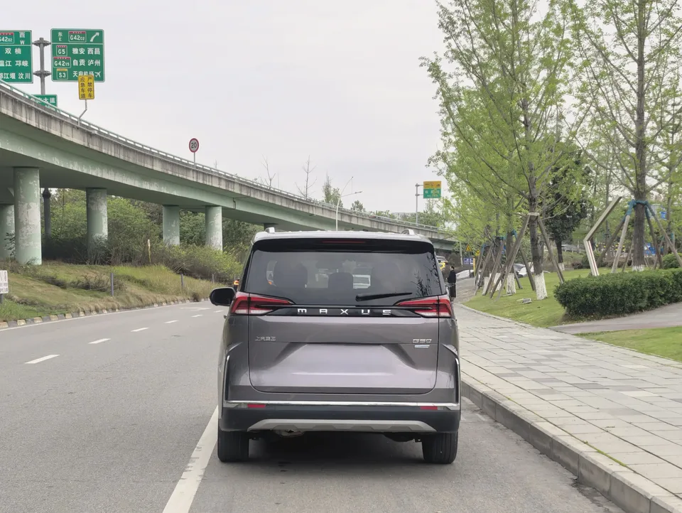 Datong Maxus G50 PLUS 1.5T Automatic Travel Edition 2022 — миниатюра 2