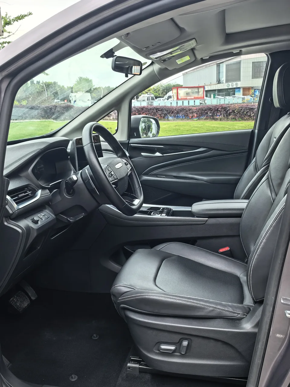 Datong Maxus G50 PLUS 1.5T Automatic Travel Edition 2022 — миниатюра 5