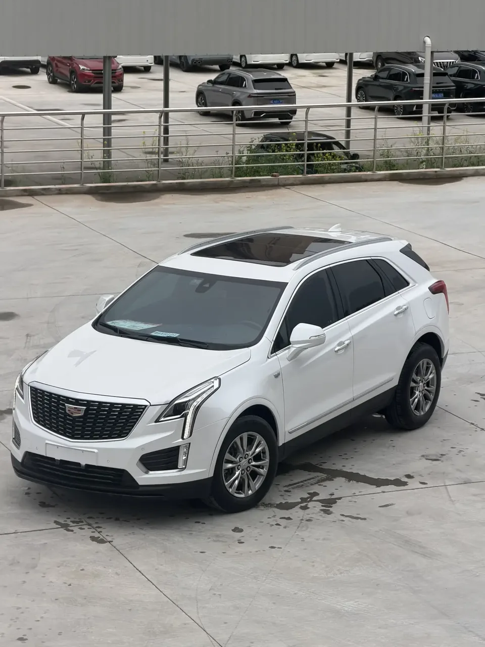 Cadillac XT5 XT5 2.0T mild hybrid two-wheel drive fashion model 2022 — photo 1, buy with delivery to Moscow