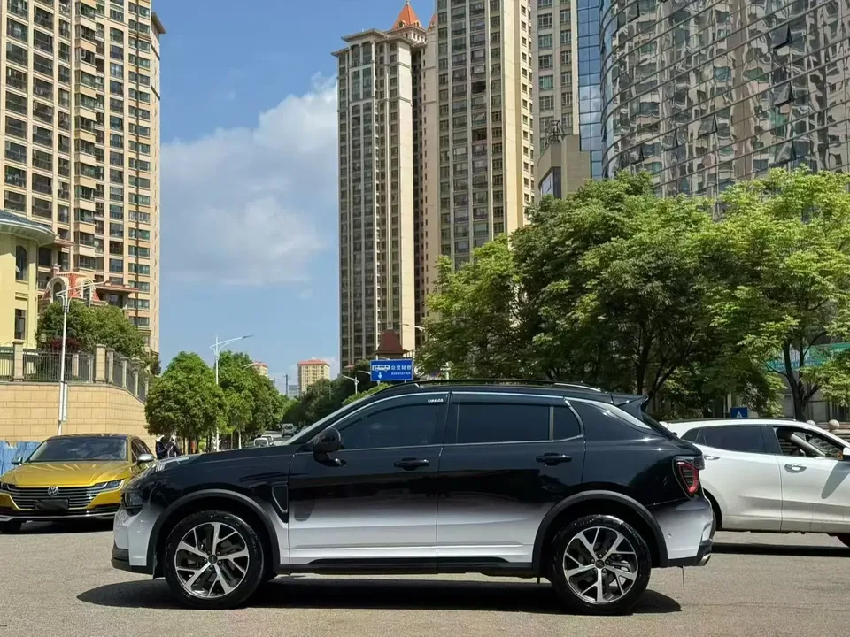 Lynk & Co 01 Lynk & Co 01 2021 2.0TD 4WD Dark Night Edition 2022 — миниатюра 4