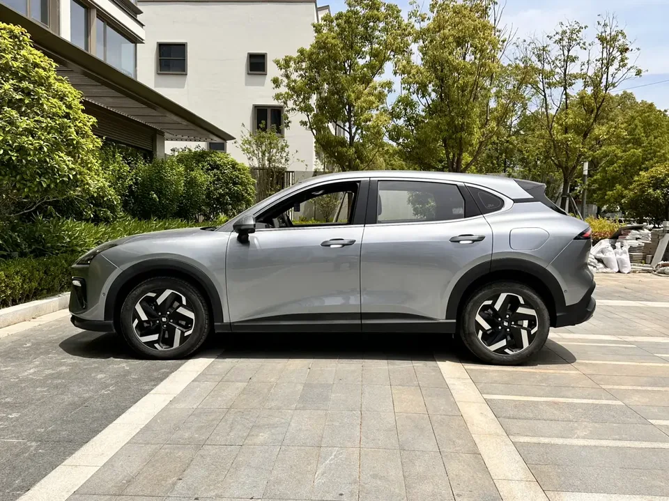 Baojun Yunhai PHEV Yunhai PHEV model 140km plug-in hybrid version 2024 — миниатюра 4