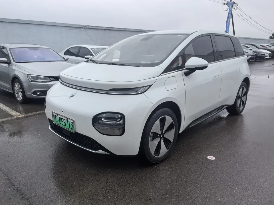 Baojun clouds Clouds 460 Pro 2023 — photo 1, buy with delivery to Moscow