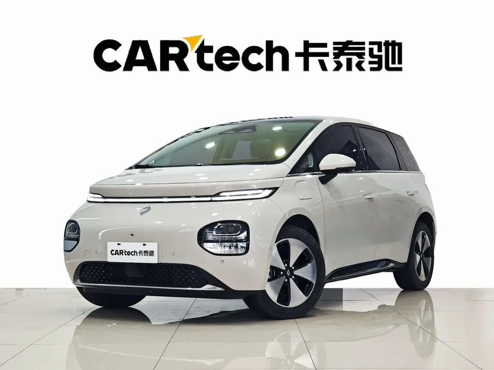 Baojun clouds Clouds 460 Pro 2023 — photo 1, buy with delivery to Moscow