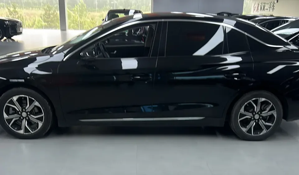 Hongqi E-QM5 Hongqi E-QM5 2023 Modified basic travel version 2024 — thumbnail 5