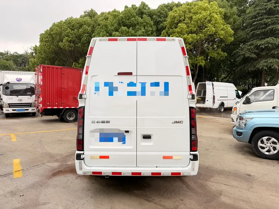 Jiangling Fushun Fushun 2.0T manual diesel long axis high top heavy load version 2/3 seats 2024 — thumbnail 2