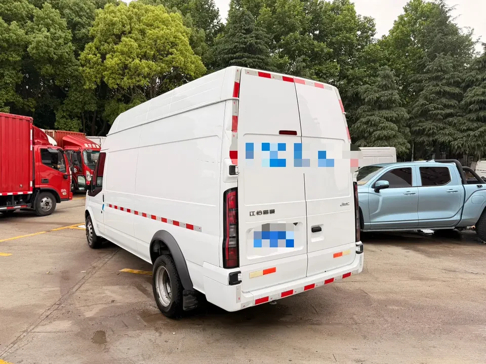 Jiangling Fushun Fushun 2.0T manual diesel long axis high top heavy load version 2/3 seats 2024 — thumbnail 4