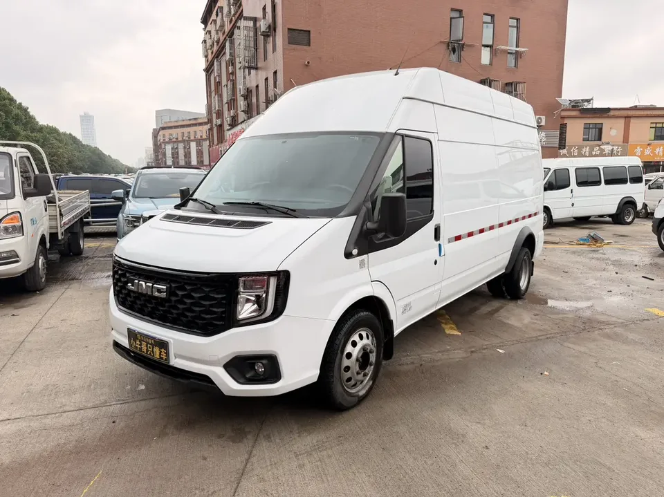 Jiangling Fushun Fushun 2.0T manual diesel long axis high top heavy load version 2/3 seats 2024 — photo 1, buy with delivery to Moscow