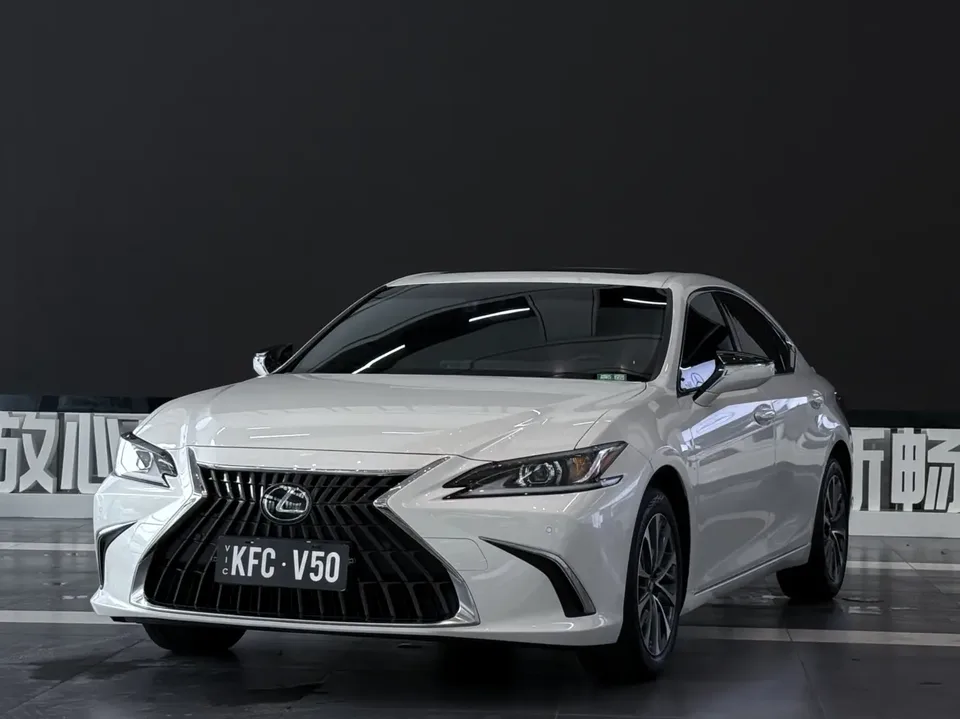 Lexus ES 2024