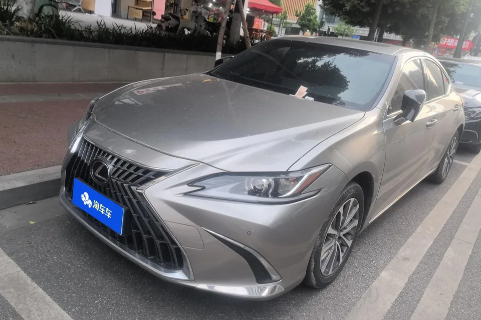 Lexus ES 2023