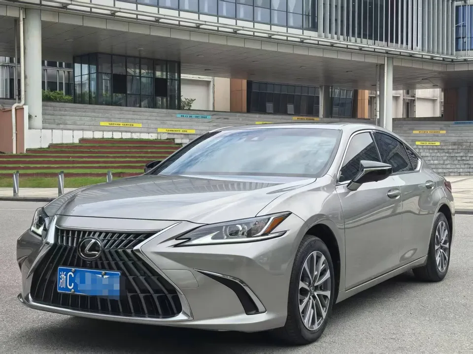 Lexus ES 2022