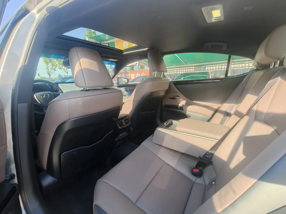 Lexus ES 200 Excellence Edition 2024 — миниатюра 3