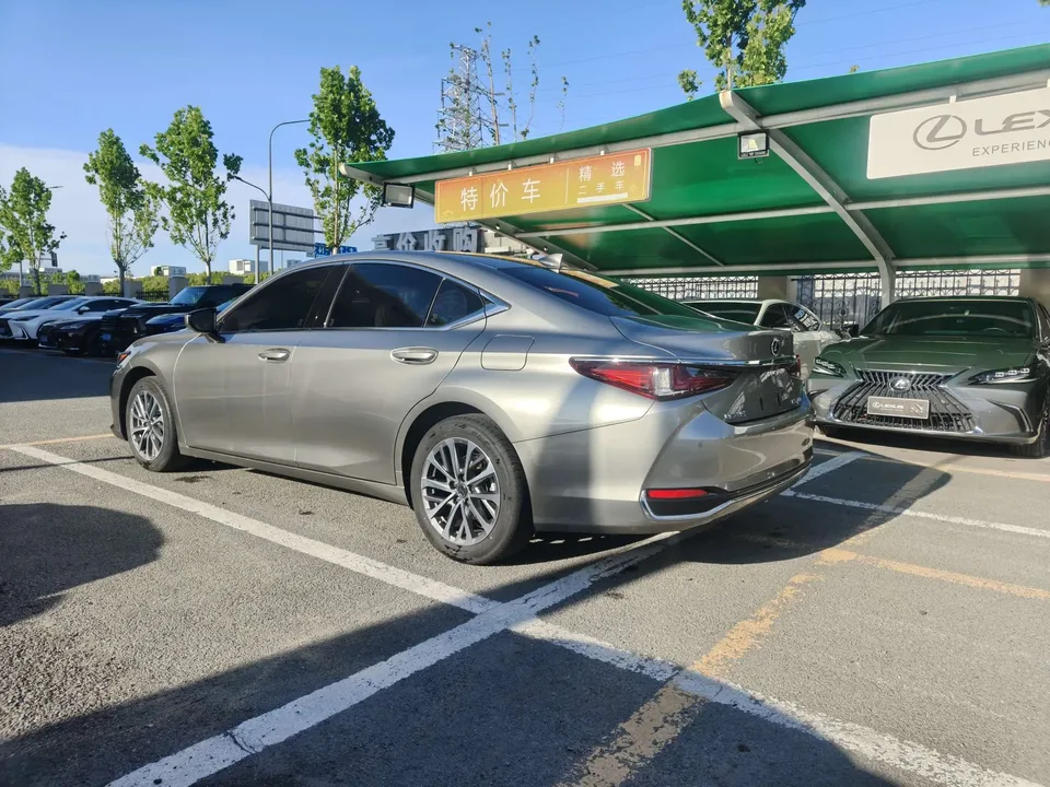 Lexus ES 200 Excellence Edition 2024 — миниатюра 4