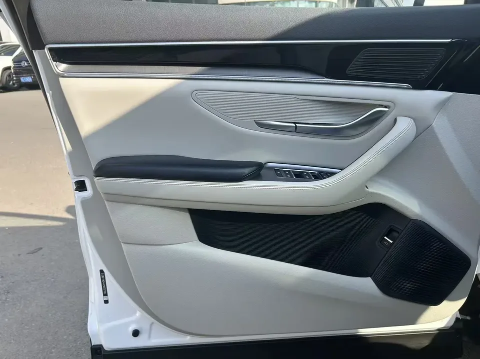 BYD Song PLUS DM DM-i Champion Edition 110KM Flagship PLUS 2023 — миниатюра 3