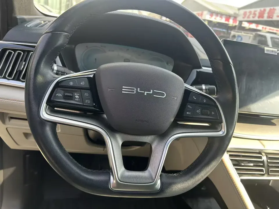 BYD Song PLUS DM DM-i Champion Edition 110KM Flagship PLUS 2023 — миниатюра 5