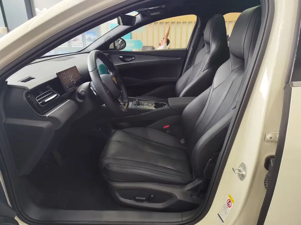 BYD Seal 06DM Intelligent Driving Edition DM-i 120KM Premium Edition 2025 — миниатюра 3