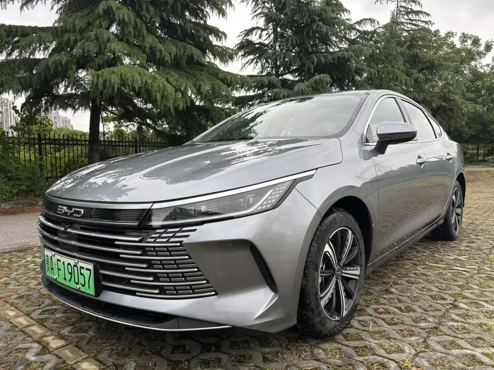 BYD Destroyer 05 Destroyer 05 Glory Edition DM-i 120KM Luxury 2024 — photo 1, buy with delivery to Moscow