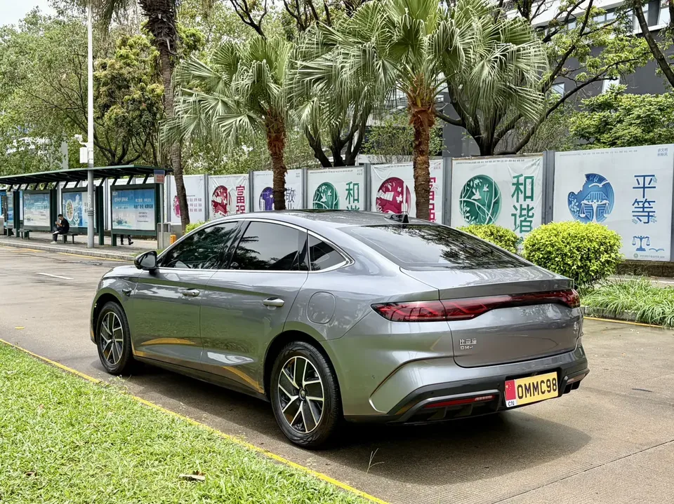 BYD Qin L DM Qin L DM Intelligent Driving Edition DM-i 120KM Leading Edition 2025 — thumbnail 2