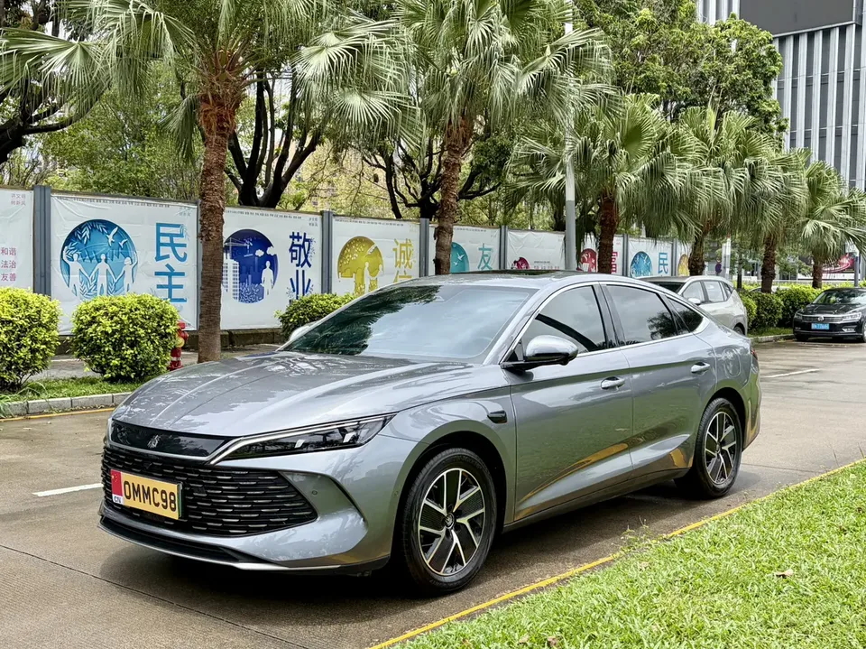 BYD Qin L DM Qin L DM Intelligent Driving Edition DM-i 120KM Leading Edition 2025 — photo 1, buy with delivery to Moscow