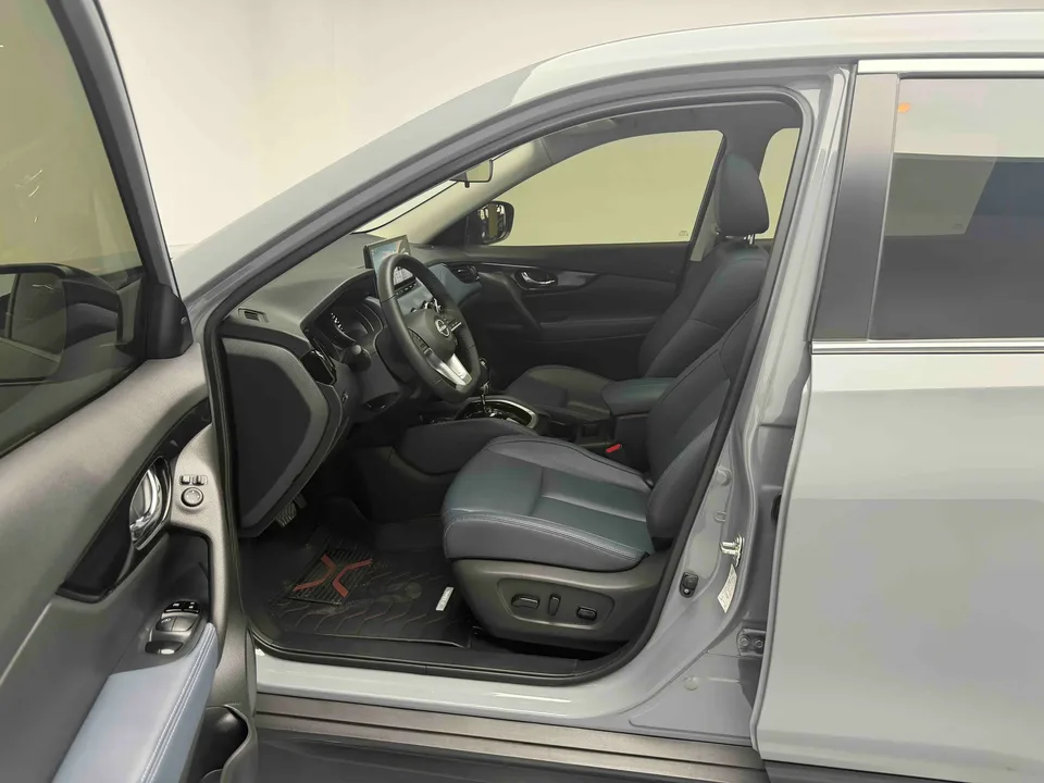 Nissan X-Trail Qijun Honor 2.0L 2WD Leading Edition 2025 — thumbnail 5