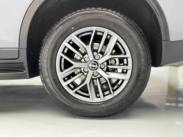 Nissan X-Trail Qijun Honor 2.0L 2WD Leading Edition 2025 — thumbnail 3