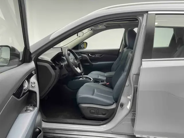Nissan X-Trail Qijun Honor 2.0L 2WD Leading Edition 2025 — thumbnail 5