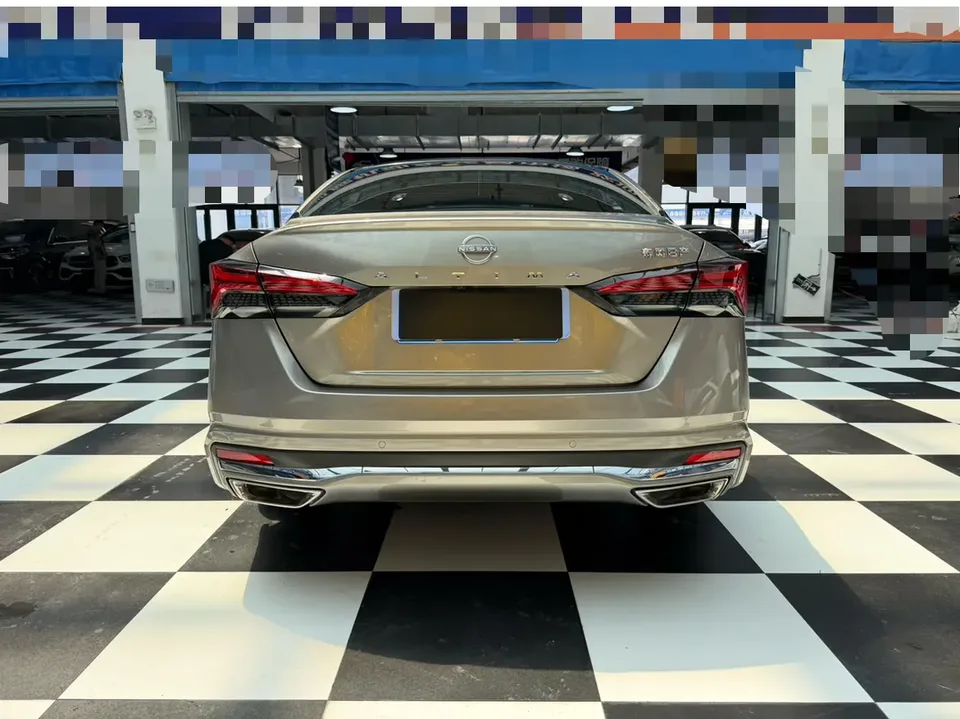 Nissan Altima Teana 2.0L XL-Upr Premium Edition 2022 — thumbnail 2