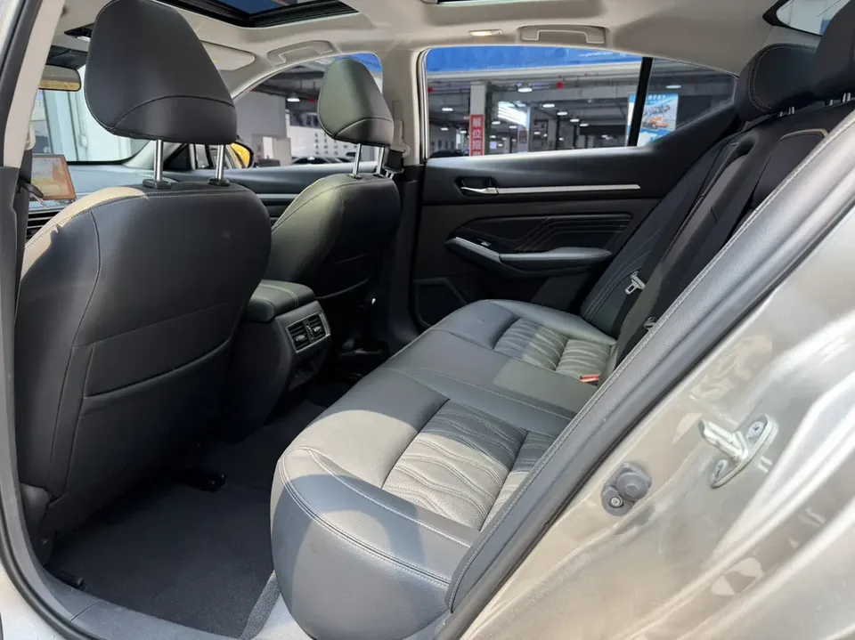 Nissan Altima Teana 2.0L XL-Upr Premium Edition 2022 — thumbnail 5