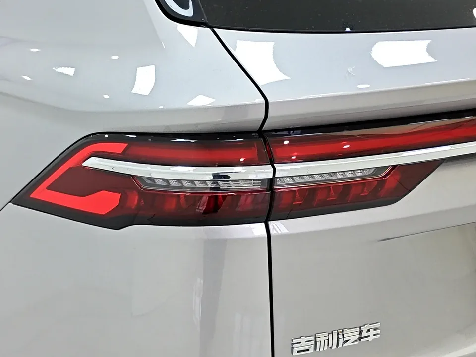 Geely Monjaro Xingyue L 2.0TD High Power Automatic 2WD Dongfang Yao Lanxing Edition 2025 — thumbnail 4