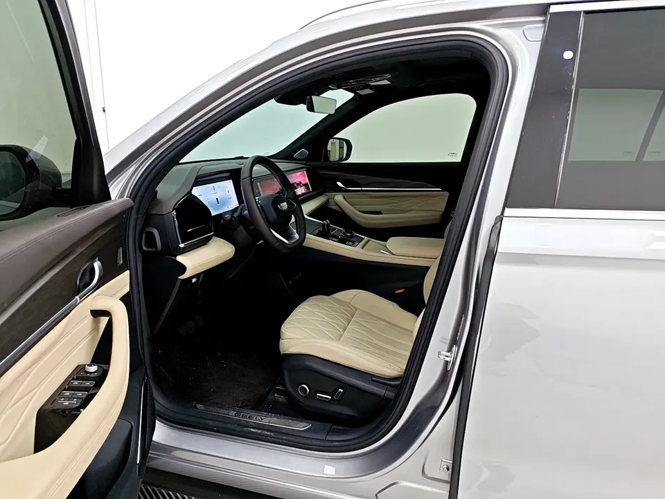 Geely Monjaro Xingyue L 2.0TD High Power Automatic 2WD Dongfang Yao Lanxing Edition 2025 — thumbnail 5