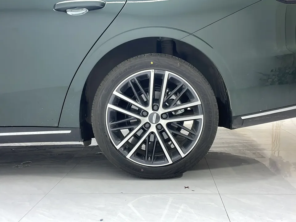 Geely Emgrand emgrand 5th Generation 1.5T DCT Flagship Model 2026 — thumbnail 3