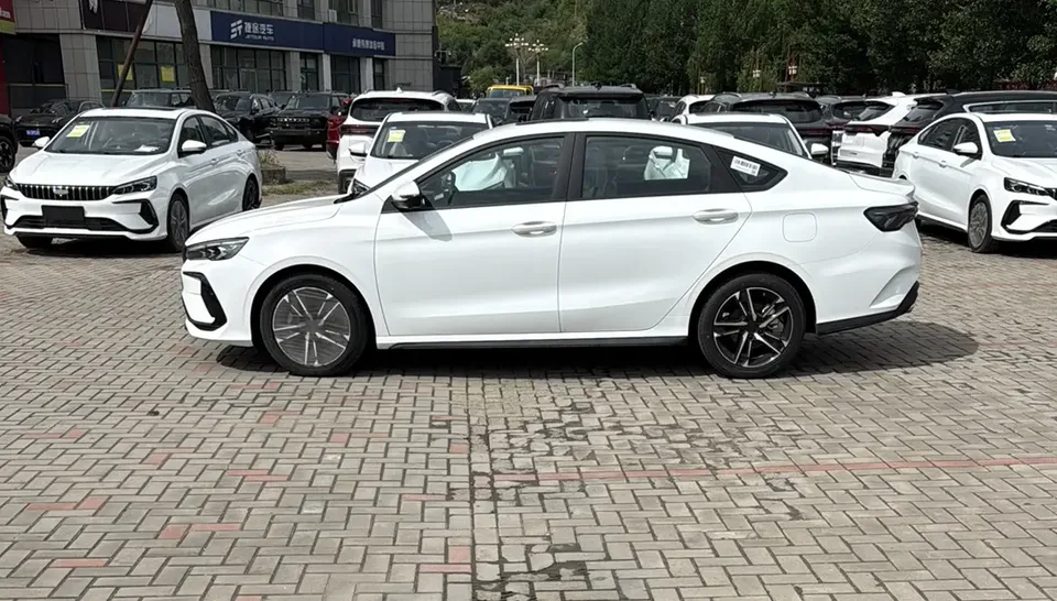 Geely Binrui Binrui Binrui COOL 1.5T DCT Longteng Edition 2026 — thumbnail 4