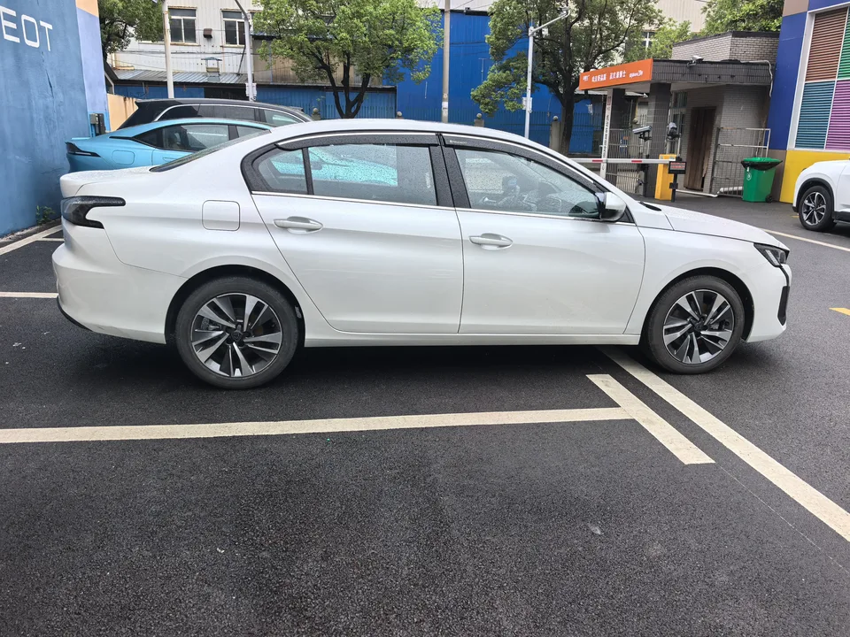 Peugeot 408 Peugeot 408 1.6T Light Chasing Edition 2022 — thumbnail 2