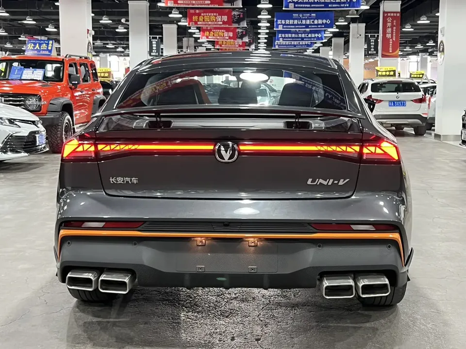 Changan UNI-V UNI-V 1.5T Premium Sports Edition 2026 — thumbnail 2