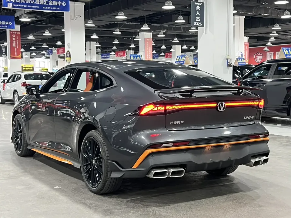 Changan UNI-V UNI-V 1.5T Premium Sports Edition 2026 — thumbnail 4