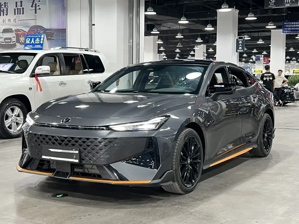 Changan UNI-V UNI-V 1.5T Premium Sports Edition 2026 — photo 1, buy with delivery to Moscow