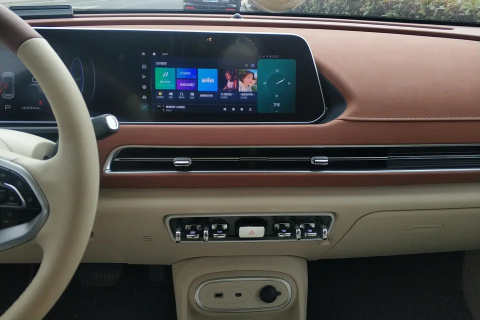 ORA Euler Good Cat GT Euler Good Cat GT Mulan Edition 401km Premium Model 2024 — thumbnail 4