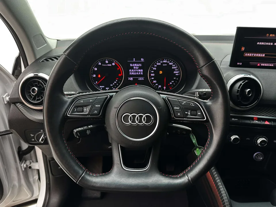 Audi Q2L Audi Q2L 2022 35 TFSI aggressive and dynamic model 2022 — миниатюра 4