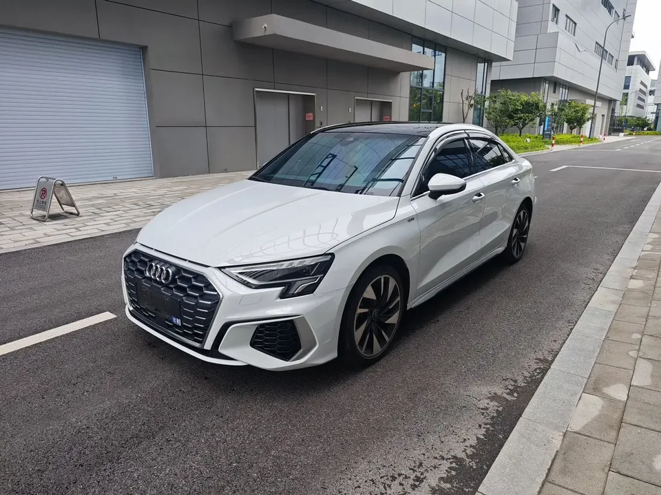 Audi A3 A3 A3L Limousine 35 TFSI Fashion Sports 2023 — photo 1, buy with delivery to Moscow