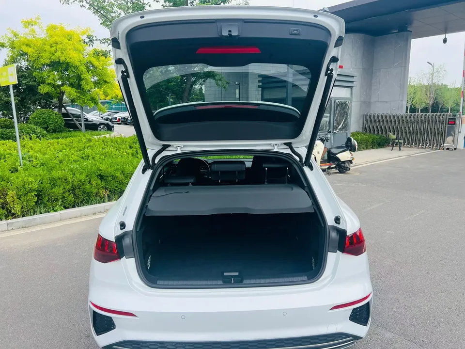 Audi A3 A3 facelift Sportback 35 TFSI stylish and sporty 2023 — миниатюра 3