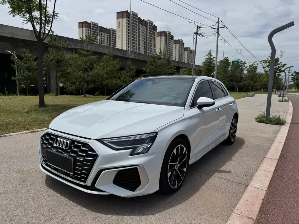 Audi A3 A3 facelift Sportback 35 TFSI stylish and sporty 2023 — фото 1, купить с доставкой в Москву