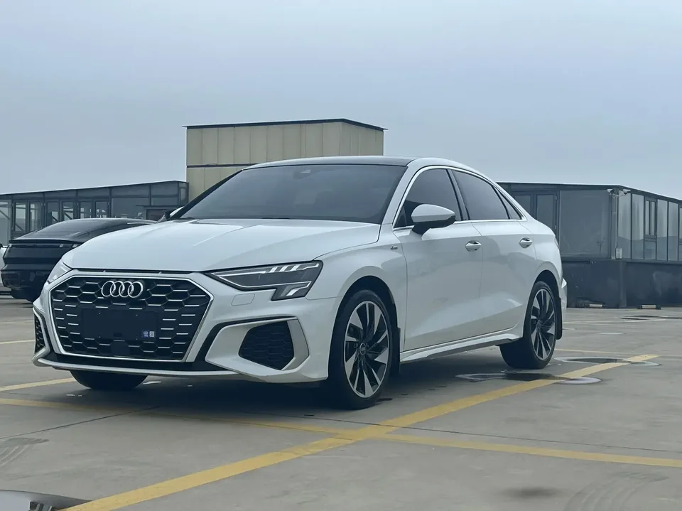 Audi A3 A3 facelift A3L Limousine 35 TFSI stylish and sporty 2023 — photo 1, buy with delivery to Moscow