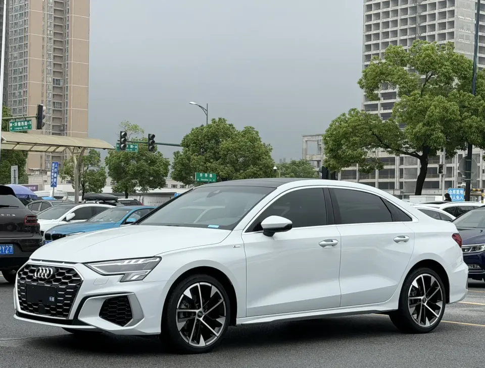 Audi A3 facelift A3L Limousine 35 TFSI stylish and sporty 2023 — фото 1, купить с доставкой в Москву