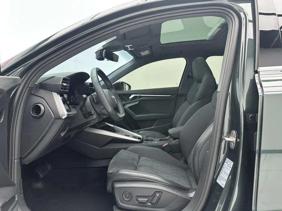 Audi A3 facelift Sportback 35 TFSI luxury sports model 2023 — миниатюра 4