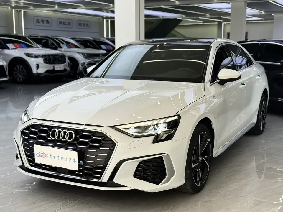 Audi A3 A3L Limousine 35 TFSI Fashion Sports 2022 — фото 1, купить с доставкой в Москву