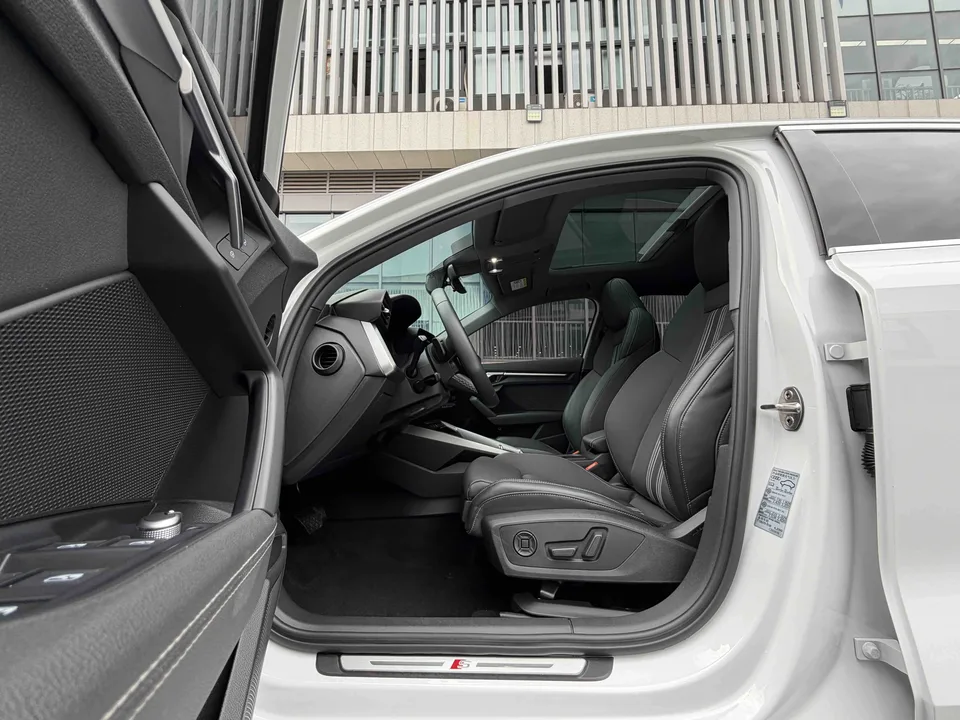 Audi A3 Sportback 35 TFSI stylish and sporty 2022 — миниатюра 5