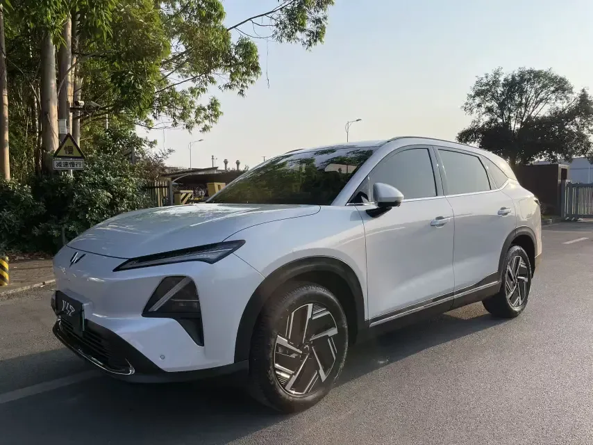 Wuling Starlight S PHEV Wuling Starlight S PHEV 130km Flagship 2024 — photo 1, buy with delivery to Moscow